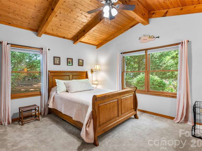 73 Lake Point Drive, Lake Toxaway, NC 28747.  MLS# CAR4416031, YatesRealty ID 45205. 