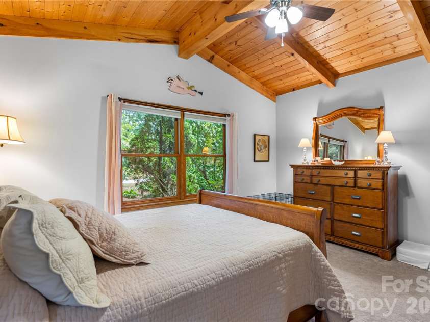 73 Lake Point Drive, Lake Toxaway, NC 28747.  MLS# CAR4416031, YatesRealty ID 45205. 