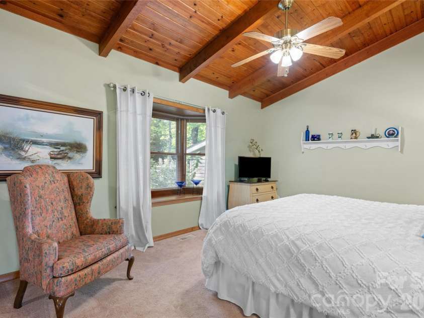 73 Lake Point Drive, Lake Toxaway, NC 28747.  MLS# CAR4416031, YatesRealty ID 45205. 