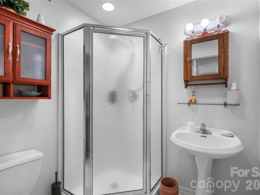 73 Lake Point Drive, Lake Toxaway, NC 28747.  MLS# CAR4416031, YatesRealty ID 45205. 