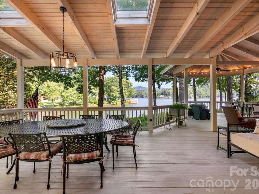 73 Lake Point Drive, Lake Toxaway, NC 28747.  MLS# CAR4416031, YatesRealty ID 45205. 