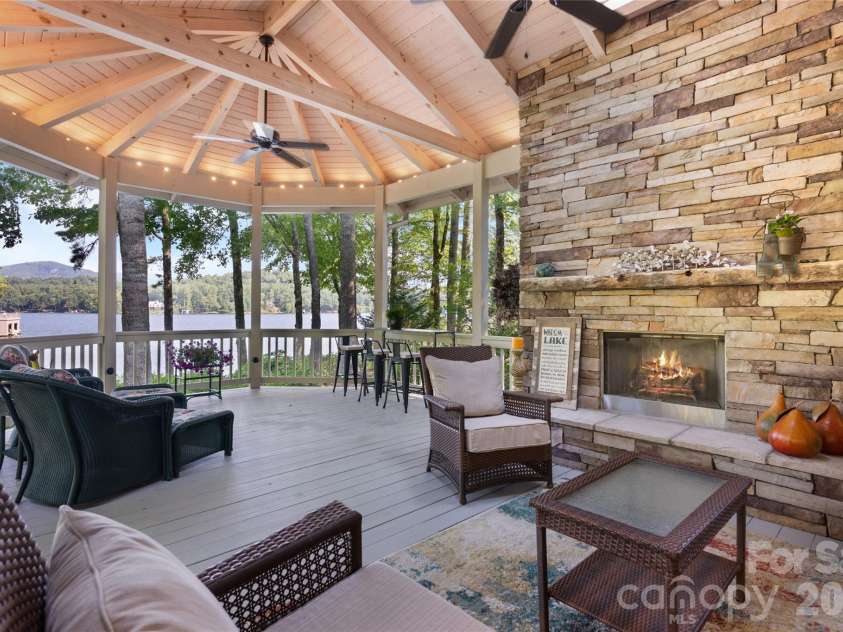 73 Lake Point Drive, Lake Toxaway, NC 28747.  MLS# CAR4416031, YatesRealty ID 45205. 