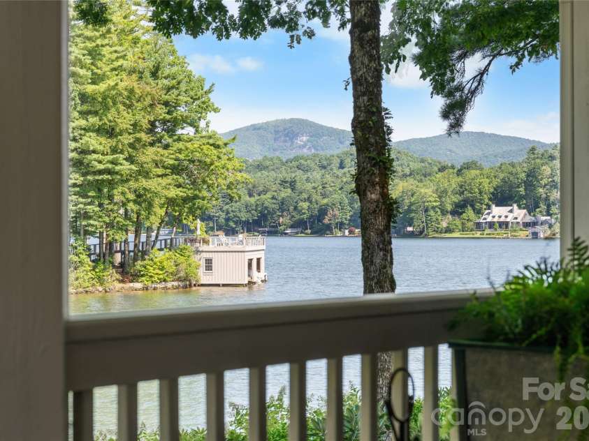 73 Lake Point Drive, Lake Toxaway, NC 28747.  MLS# CAR4416031, YatesRealty ID 45205. 