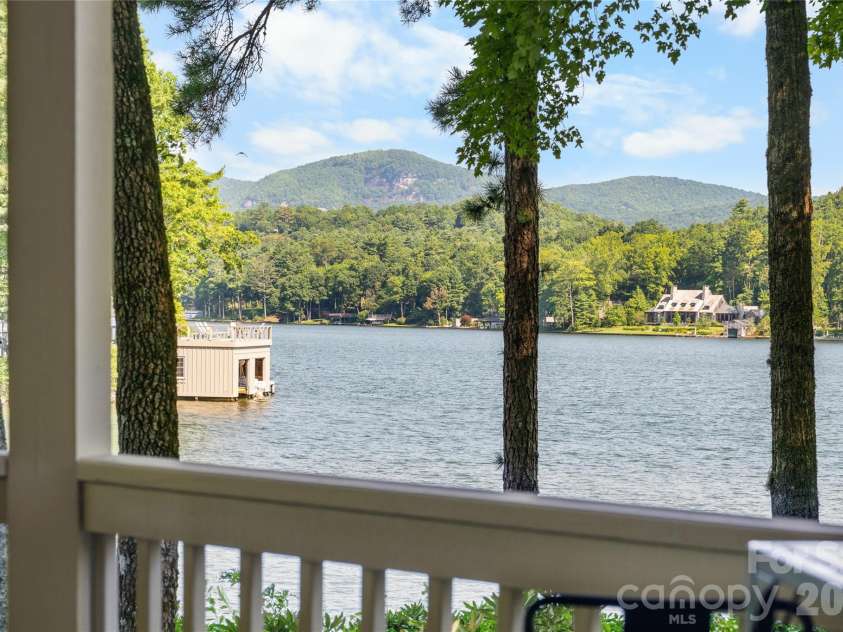 73 Lake Point Drive, Lake Toxaway, NC 28747.  MLS# CAR4416031, YatesRealty ID 45205. 