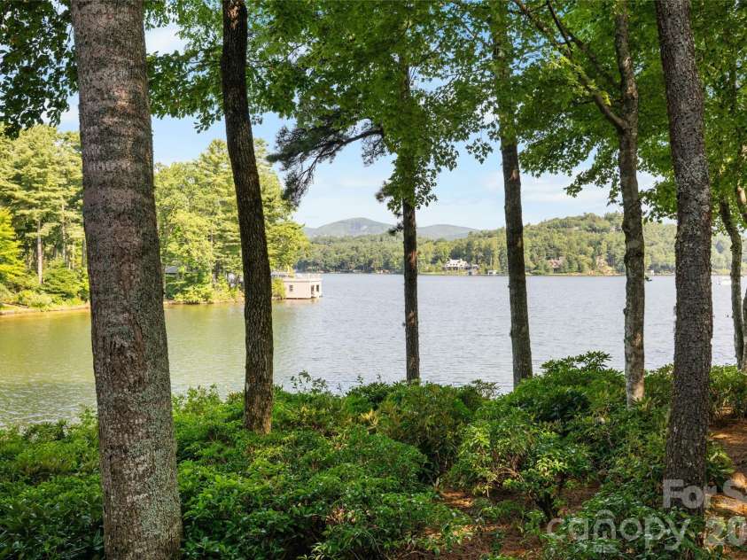 73 Lake Point Drive, Lake Toxaway, NC 28747.  MLS# CAR4416031, YatesRealty ID 45205. 
