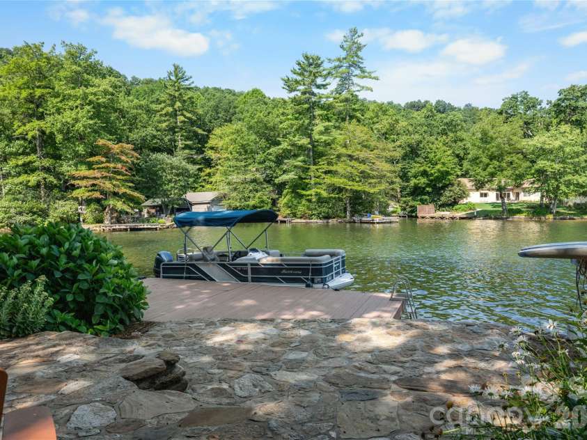 73 Lake Point Drive, Lake Toxaway, NC 28747.  MLS# CAR4416031, YatesRealty ID 45205. 