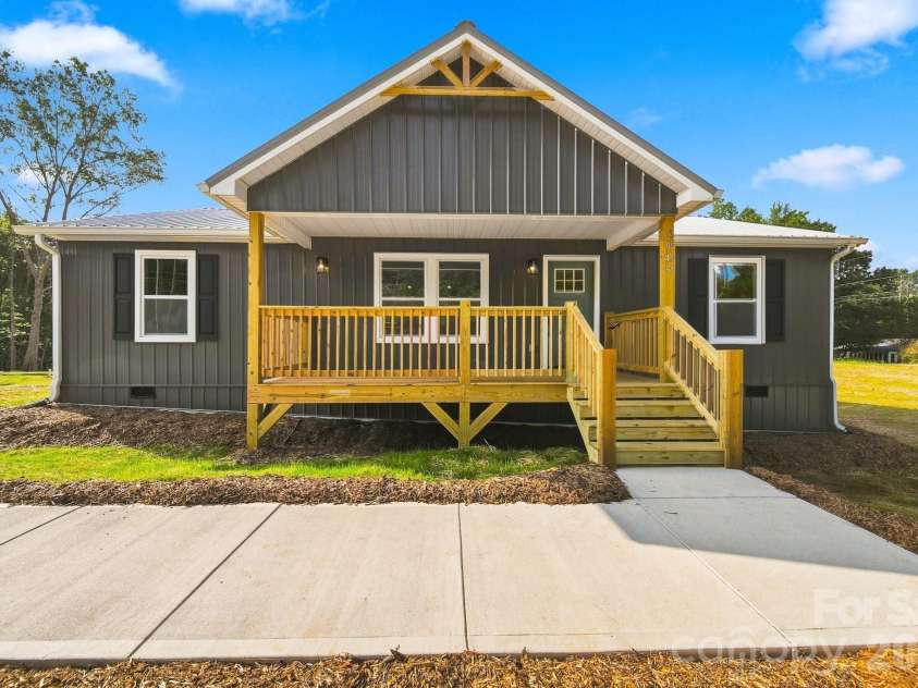 2945 Link Drive, Granite Falls, NC 28630.  MLS# CAR4409681, YatesRealty ID 45206. 