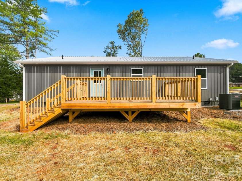 2945 Link Drive, Granite Falls, NC 28630.  MLS# CAR4409681, YatesRealty ID 45206. 