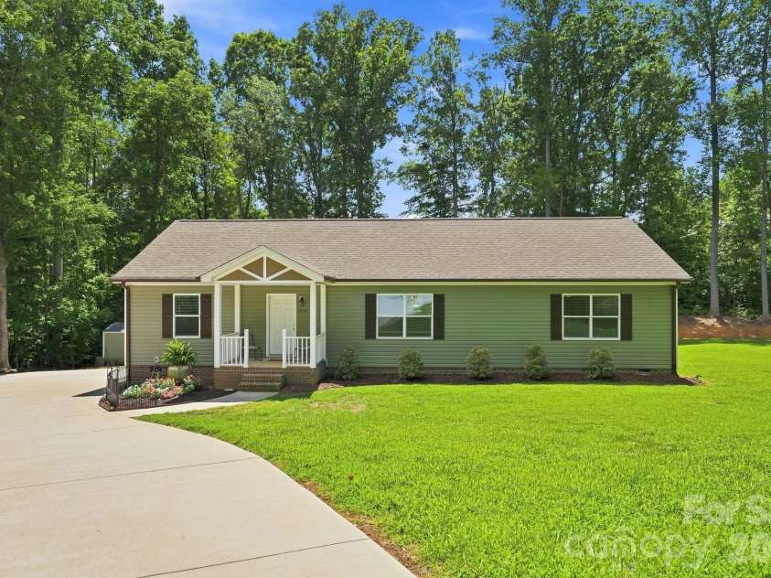 312 Sailwinds Road, Mooresville, NC 28115.  MLS# CAR4410586, YatesRealty ID 45207. 