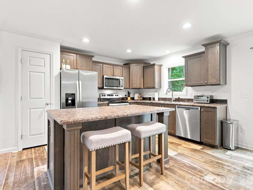 312 Sailwinds Road, Mooresville, NC 28115.  MLS# CAR4410586, YatesRealty ID 45207. 