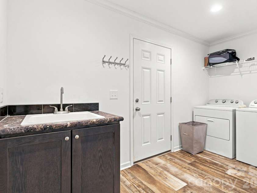 312 Sailwinds Road, Mooresville, NC 28115.  MLS# CAR4410586, YatesRealty ID 45207. 