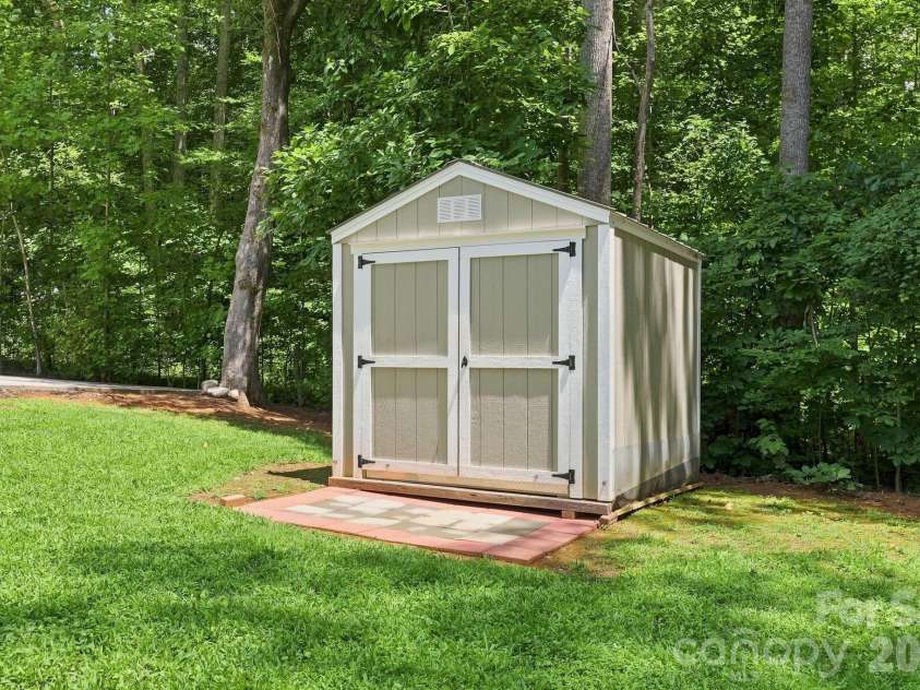 312 Sailwinds Road, Mooresville, NC 28115.  MLS# CAR4410586, YatesRealty ID 45207. 