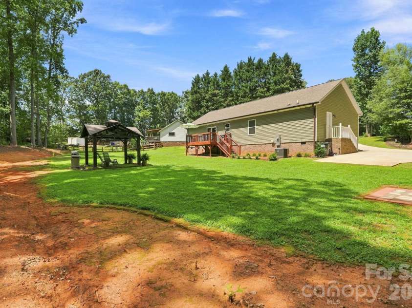 312 Sailwinds Road, Mooresville, NC 28115.  MLS# CAR4410586, YatesRealty ID 45207. 