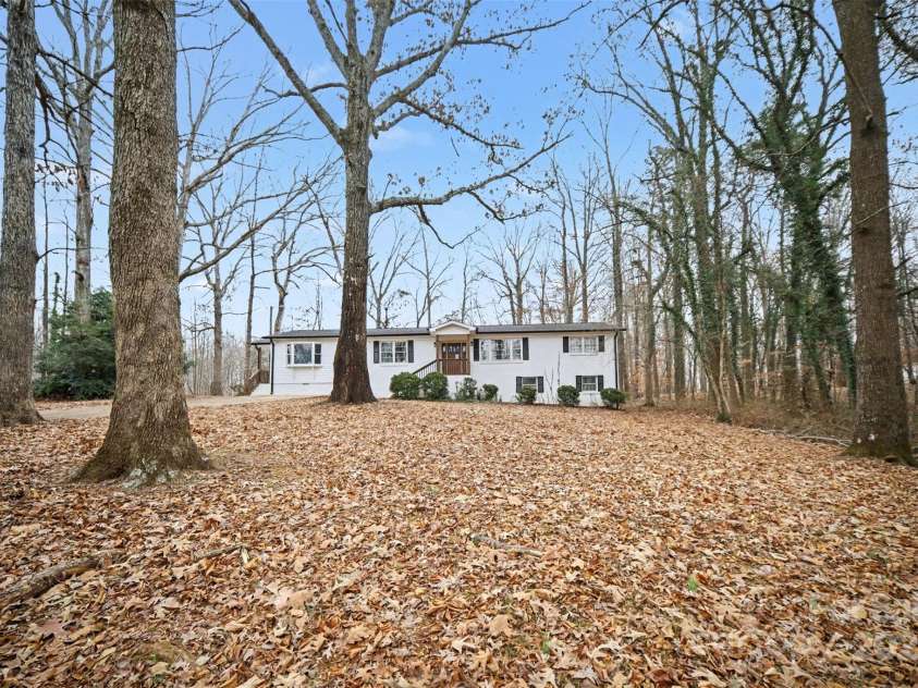 1035 Timberlane Drive, Lincolnton, NC 28092.  MLS# CAR4331301, YatesRealty ID 4521. 