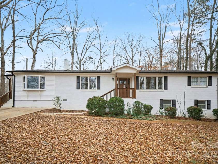 1035 Timberlane Drive, Lincolnton, NC 28092.  MLS# CAR4331301, YatesRealty ID 4521. 