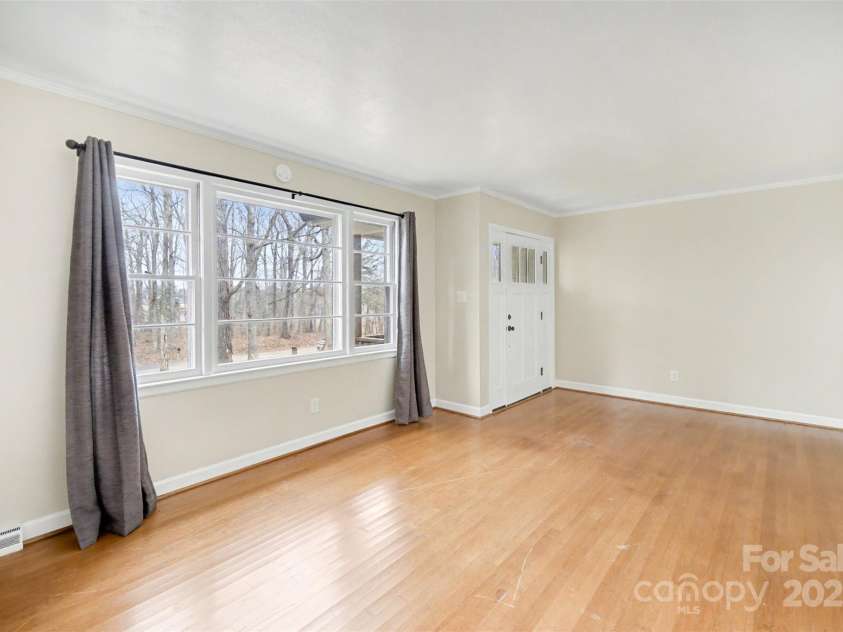 1035 Timberlane Drive, Lincolnton, NC 28092.  MLS# CAR4331301, YatesRealty ID 4521. 