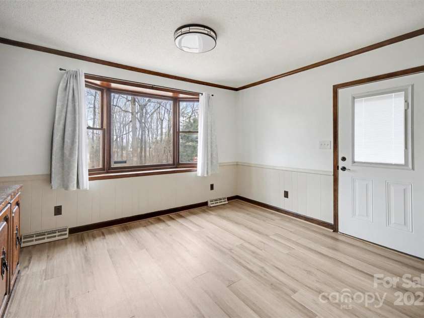 1035 Timberlane Drive, Lincolnton, NC 28092.  MLS# CAR4331301, YatesRealty ID 4521. 