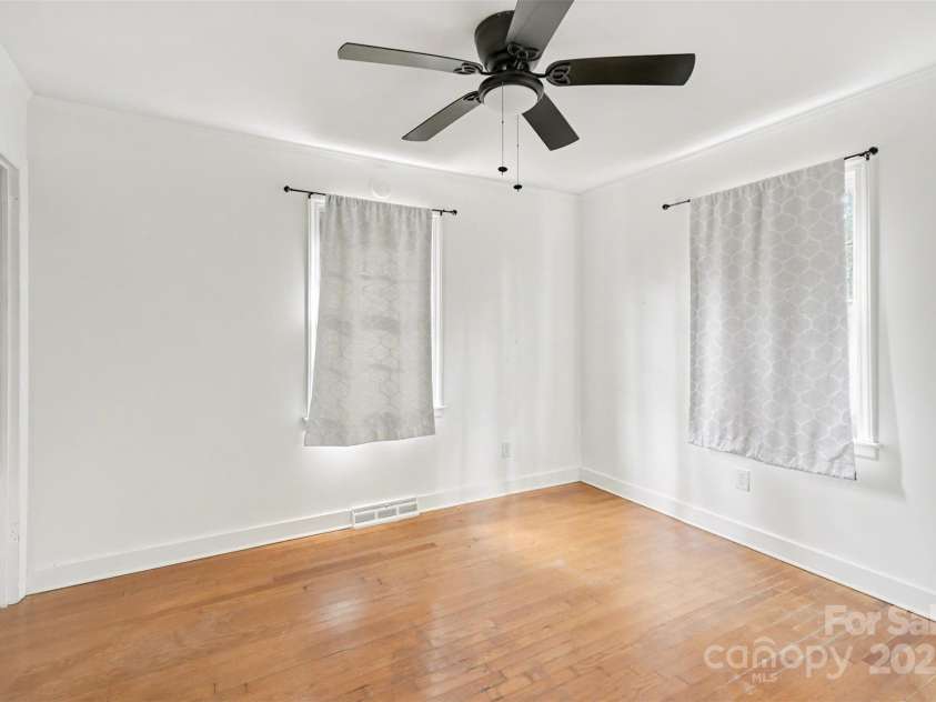 1035 Timberlane Drive, Lincolnton, NC 28092.  MLS# CAR4331301, YatesRealty ID 4521. 