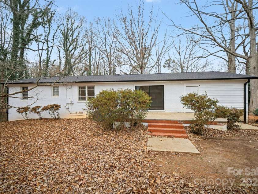 1035 Timberlane Drive, Lincolnton, NC 28092.  MLS# CAR4331301, YatesRealty ID 4521. 