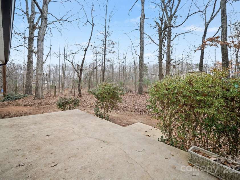 1035 Timberlane Drive, Lincolnton, NC 28092.  MLS# CAR4331301, YatesRealty ID 4521. 