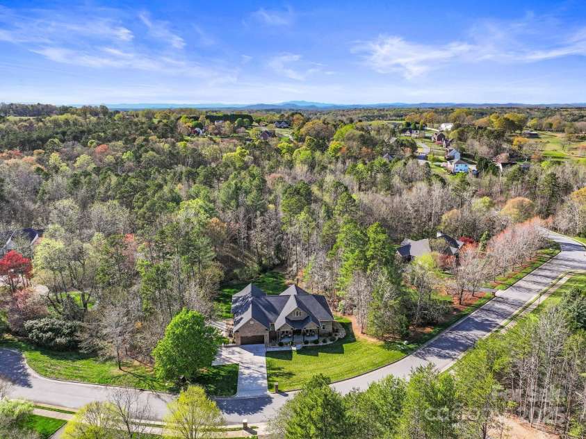 2072 46th Avenue Drive, Hickory, NC 28601.  MLS# CAR4238914, YatesRealty ID 4521. 