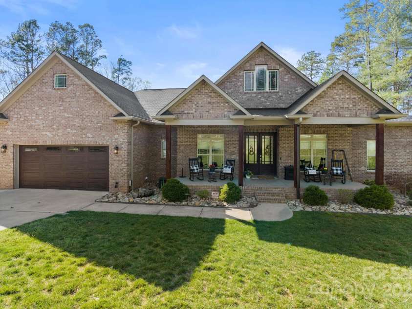 2072 46th Avenue Drive, Hickory, NC 28601.  MLS# CAR4238914, YatesRealty ID 4521. 