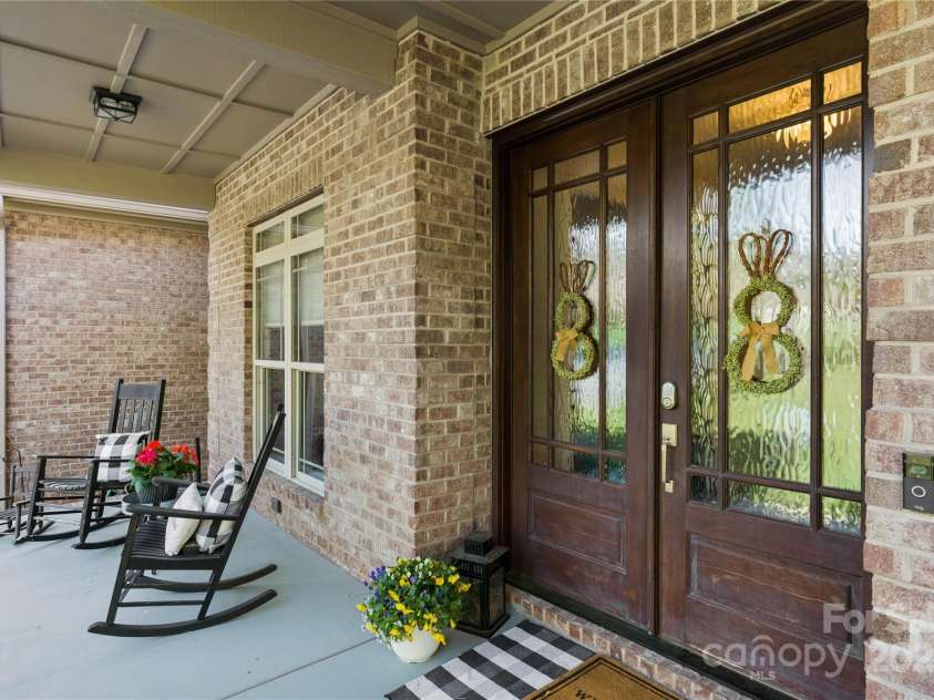 2072 46th Avenue Drive, Hickory, NC 28601.  MLS# CAR4238914, YatesRealty ID 4521. 