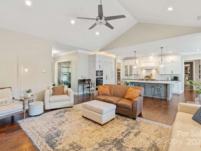 2072 46th Avenue Drive, Hickory, NC 28601.  MLS# CAR4238914, YatesRealty ID 4521. 