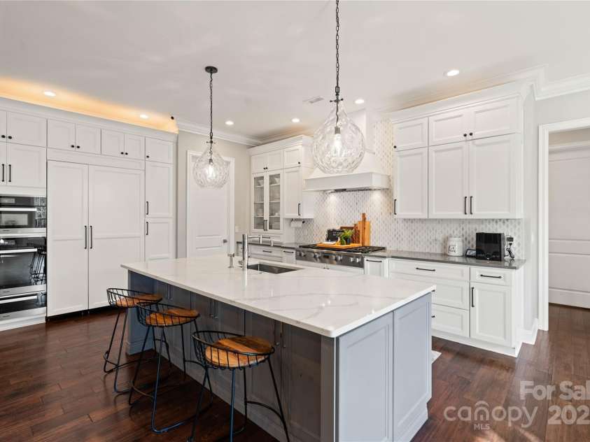 2072 46th Avenue Drive, Hickory, NC 28601.  MLS# CAR4238914, YatesRealty ID 4521. 