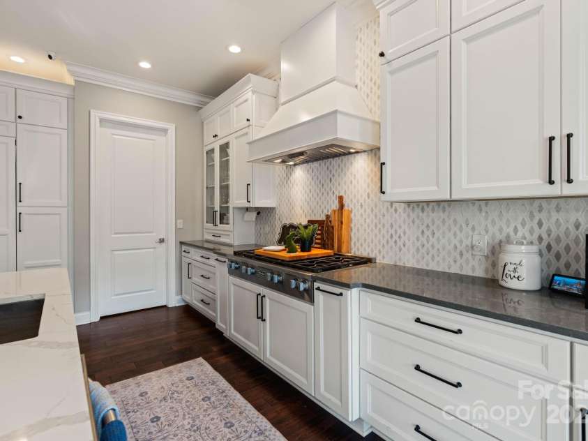 2072 46th Avenue Drive, Hickory, NC 28601.  MLS# CAR4238914, YatesRealty ID 4521. 