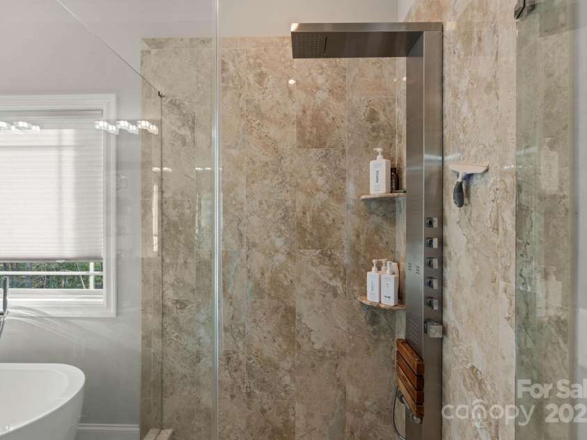 2072 46th Avenue Drive, Hickory, NC 28601.  MLS# CAR4238914, YatesRealty ID 4521. 