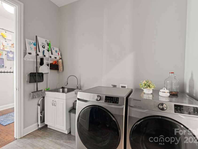 2072 46th Avenue Drive, Hickory, NC 28601.  MLS# CAR4238914, YatesRealty ID 4521. 