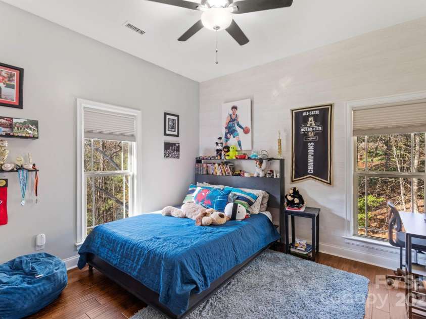 2072 46th Avenue Drive, Hickory, NC 28601.  MLS# CAR4238914, YatesRealty ID 4521. 