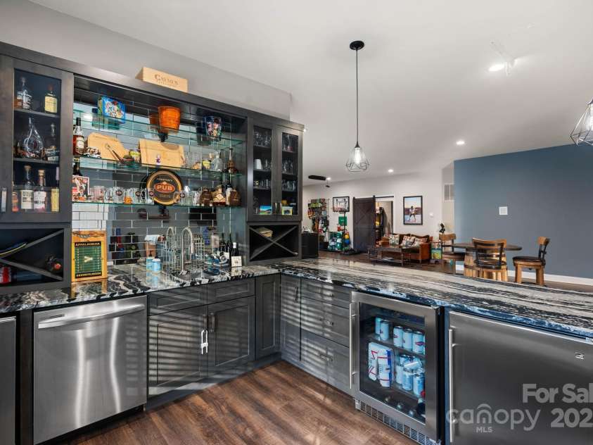 2072 46th Avenue Drive, Hickory, NC 28601.  MLS# CAR4238914, YatesRealty ID 4521. 