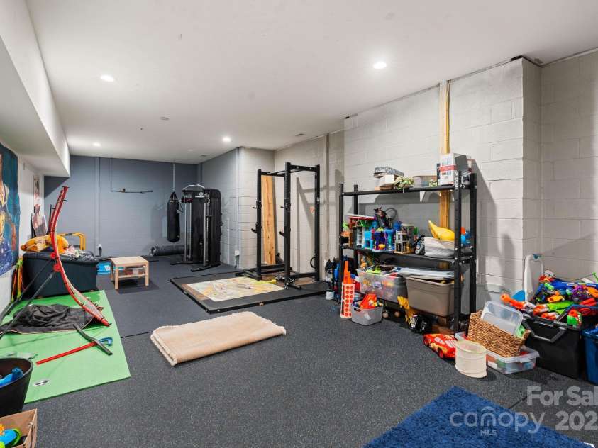 2072 46th Avenue Drive, Hickory, NC 28601.  MLS# CAR4238914, YatesRealty ID 4521. 