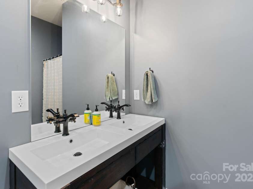 2072 46th Avenue Drive, Hickory, NC 28601.  MLS# CAR4238914, YatesRealty ID 4521. 