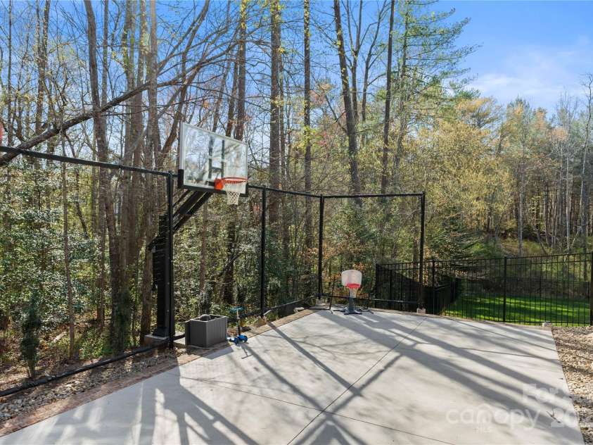 2072 46th Avenue Drive, Hickory, NC 28601.  MLS# CAR4238914, YatesRealty ID 4521. 