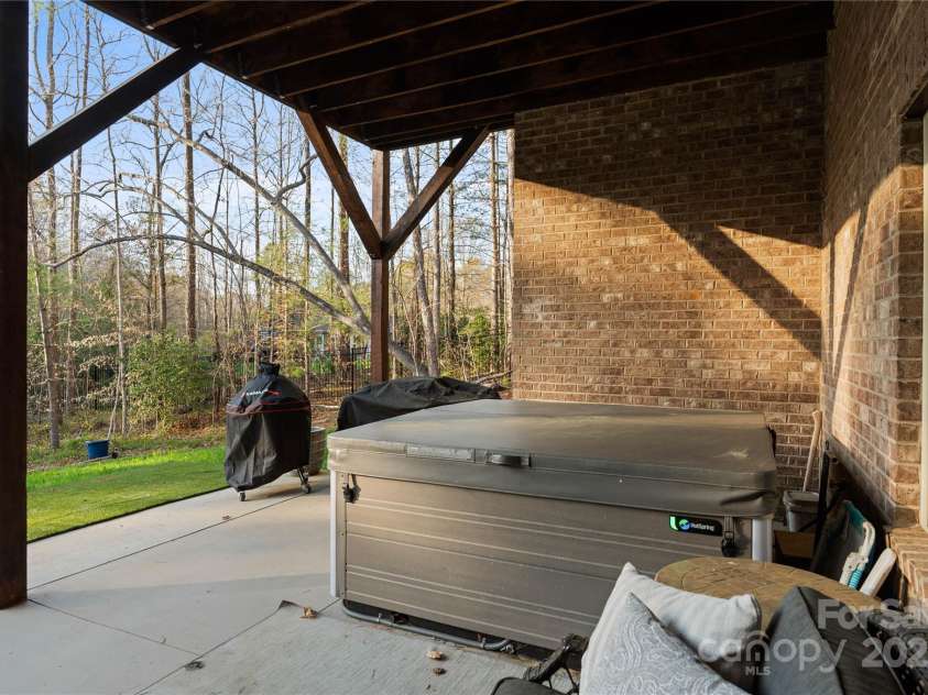 2072 46th Avenue Drive, Hickory, NC 28601.  MLS# CAR4238914, YatesRealty ID 4521. 