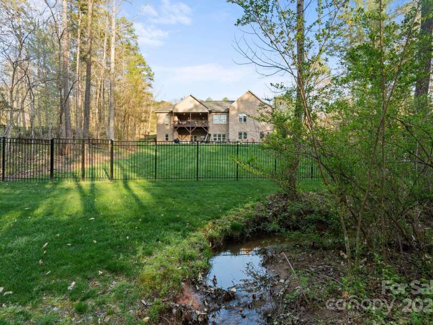 2072 46th Avenue Drive, Hickory, NC 28601.  MLS# CAR4238914, YatesRealty ID 4521. 