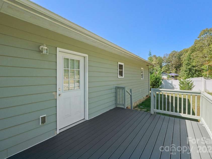 2301 Saratoga Run, Morganton, NC 28655.  MLS# CAR4306068, YatesRealty ID 4521. 