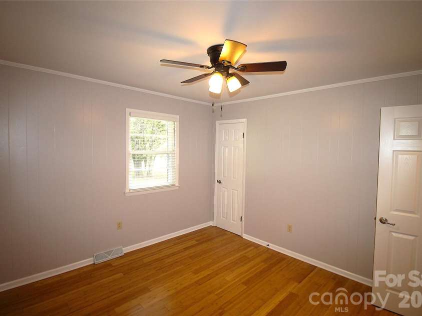 203 Ratchford Farm Road, Gastonia, NC 28056.  MLS# CAR4390648, YatesRealty ID 45211. 