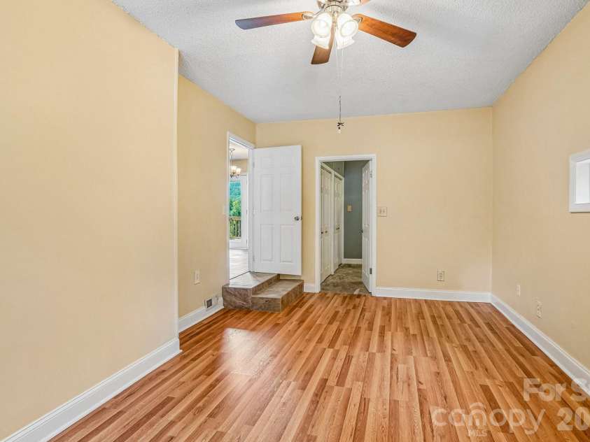 327 Heather Court, Asheville, NC 28804.  MLS# CAR4336343, YatesRealty ID 45212. 
