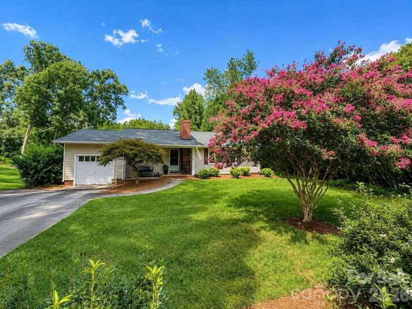 807 Yadkin Street, Albemarle, NC 28001.  MLS# CAR4415907, YatesRealty ID 45213. 