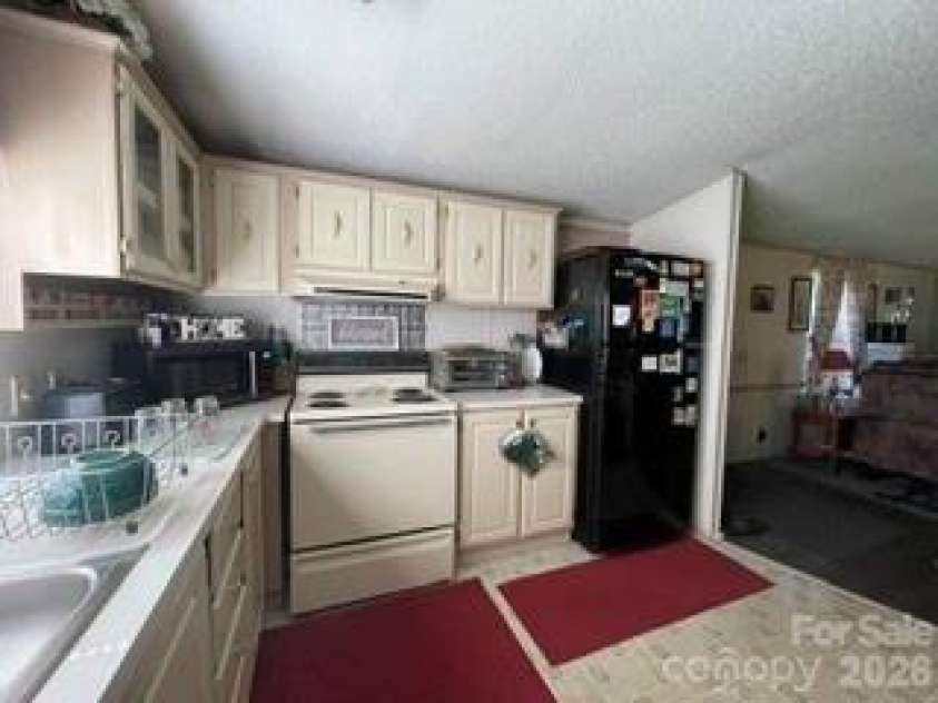 1098 Macedonia Road, Gaffney, SC 29341.  MLS# CAR4415994, YatesRealty ID 45218. Kitchen