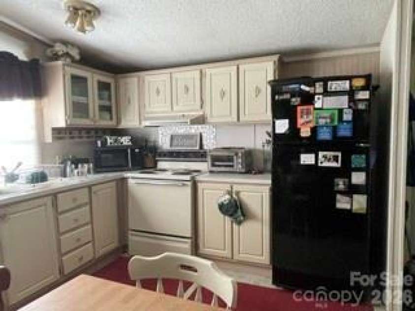 1098 Macedonia Road, Gaffney, SC 29341.  MLS# CAR4415994, YatesRealty ID 45218. Kitchen