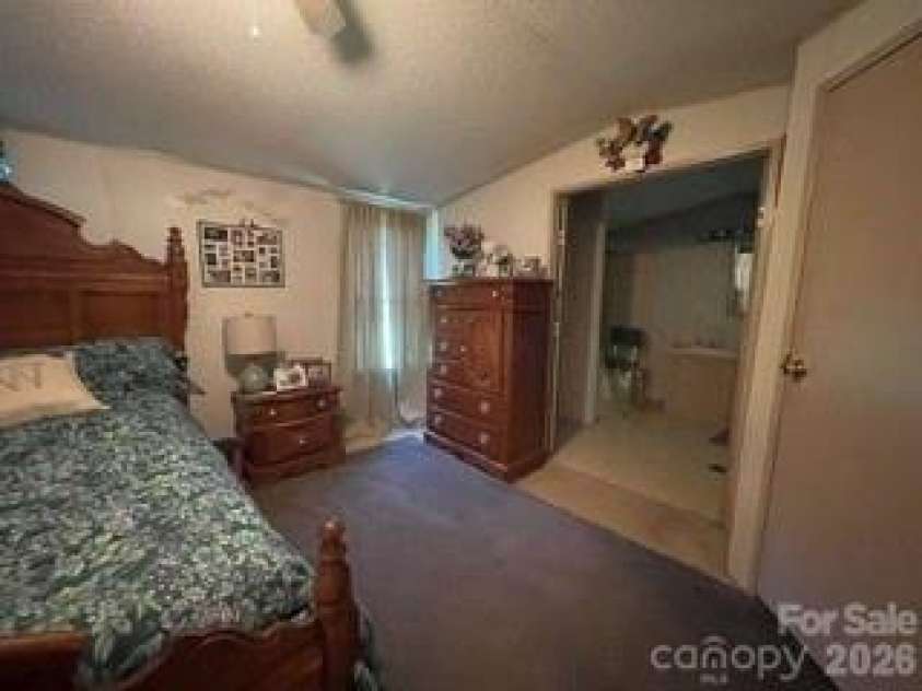 1098 Macedonia Road, Gaffney, SC 29341.  MLS# CAR4415994, YatesRealty ID 45218. Main Bedroom / Bath