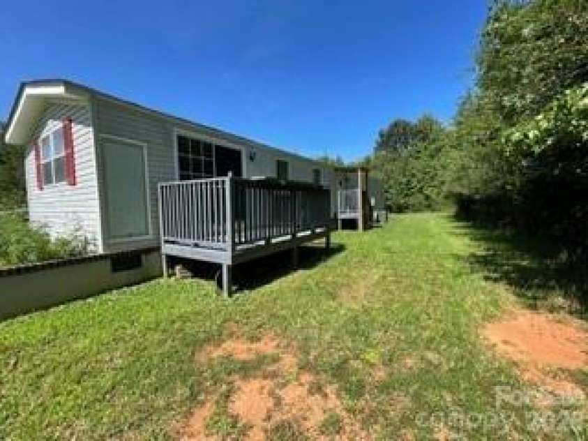 1098 Macedonia Road, Gaffney, SC 29341.  MLS# CAR4415994, YatesRealty ID 45218. Rear deck off kitchen