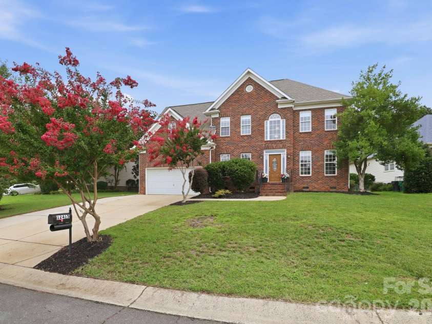 12415 Oakbriar Lane, Charlotte, NC 28273.  MLS# CAR4416011, YatesRealty ID 45220. 