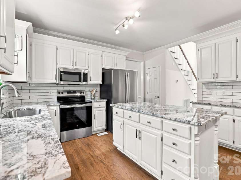 12415 Oakbriar Lane, Charlotte, NC 28273.  MLS# CAR4416011, YatesRealty ID 45220. 