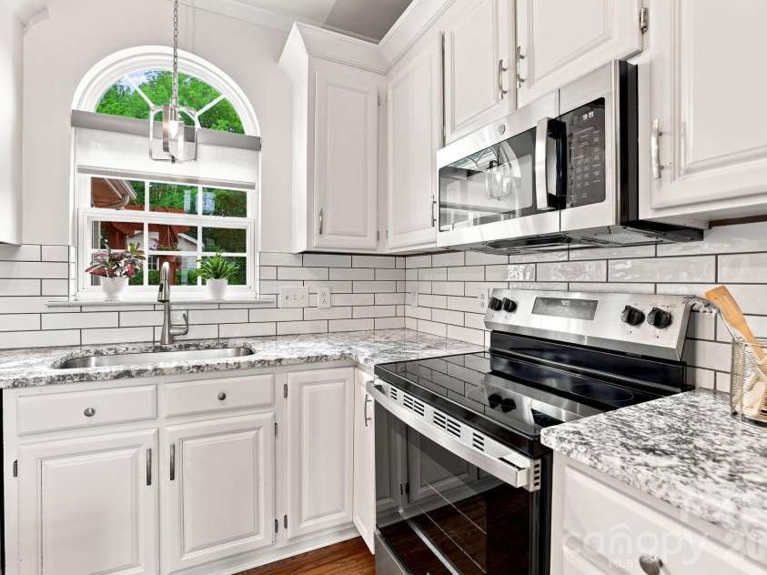 12415 Oakbriar Lane, Charlotte, NC 28273.  MLS# CAR4416011, YatesRealty ID 45220. 